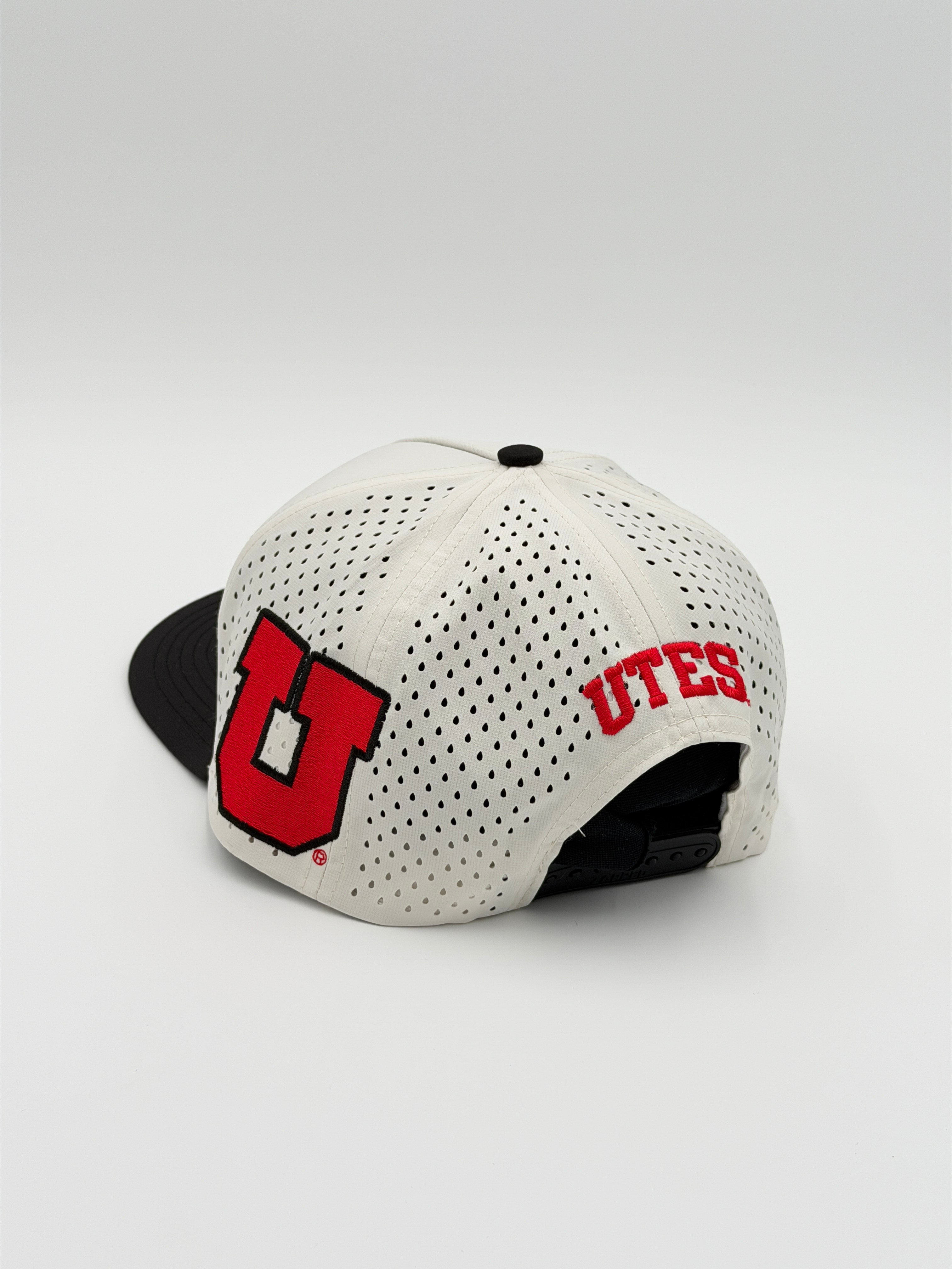 OFFICIAL U OF U WHITE W/BLACK BRIM BLACKHAWK HAT