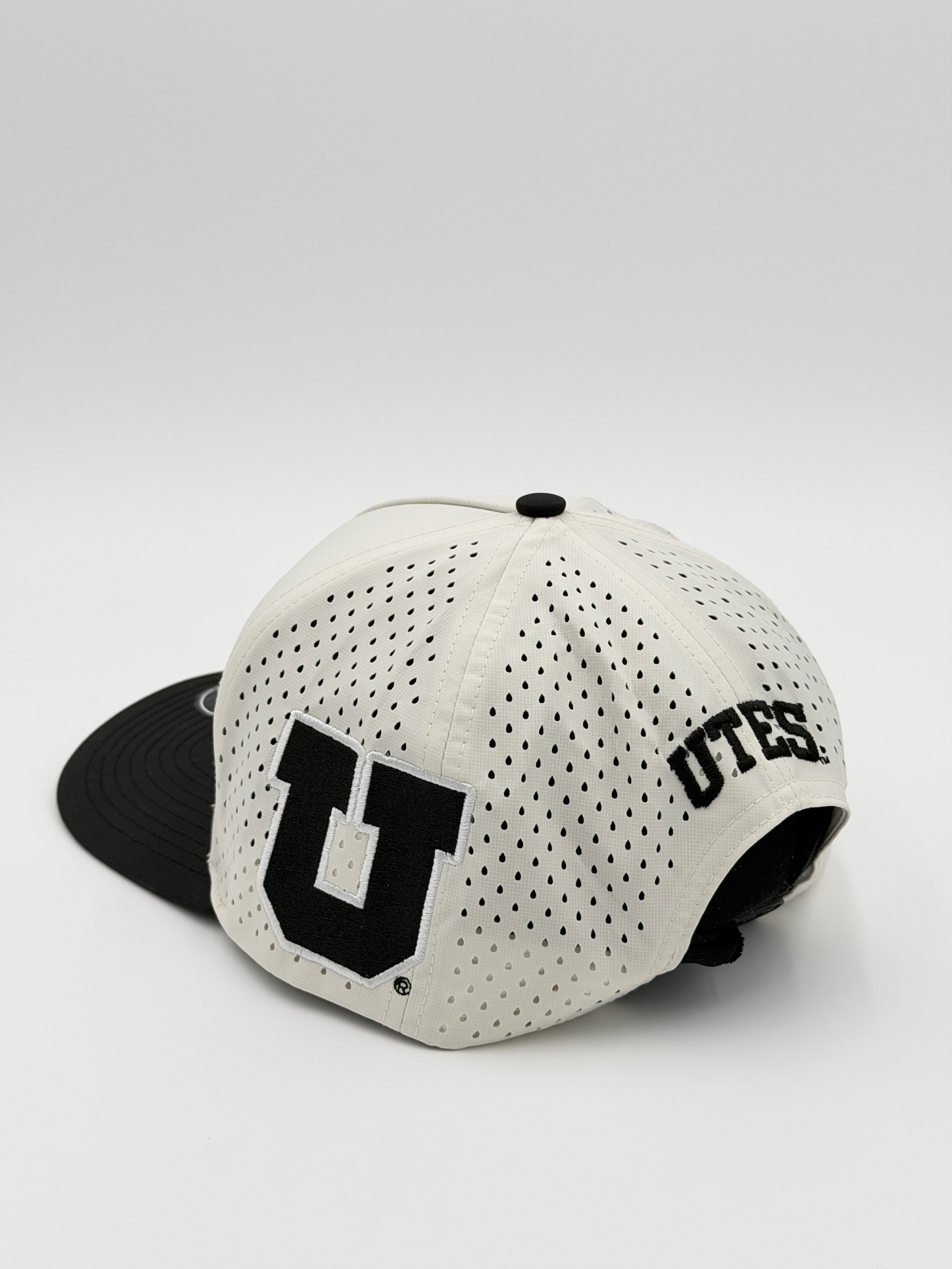 OFFICIAL U OF U WHITE W/BLACK BRIM BLACKHAWK HAT