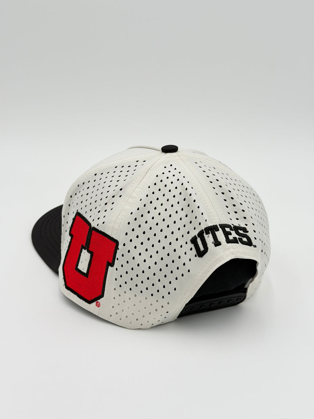 OFFICIAL U OF U WHITE W/BLACK BRIM BLACKHAWK HAT
