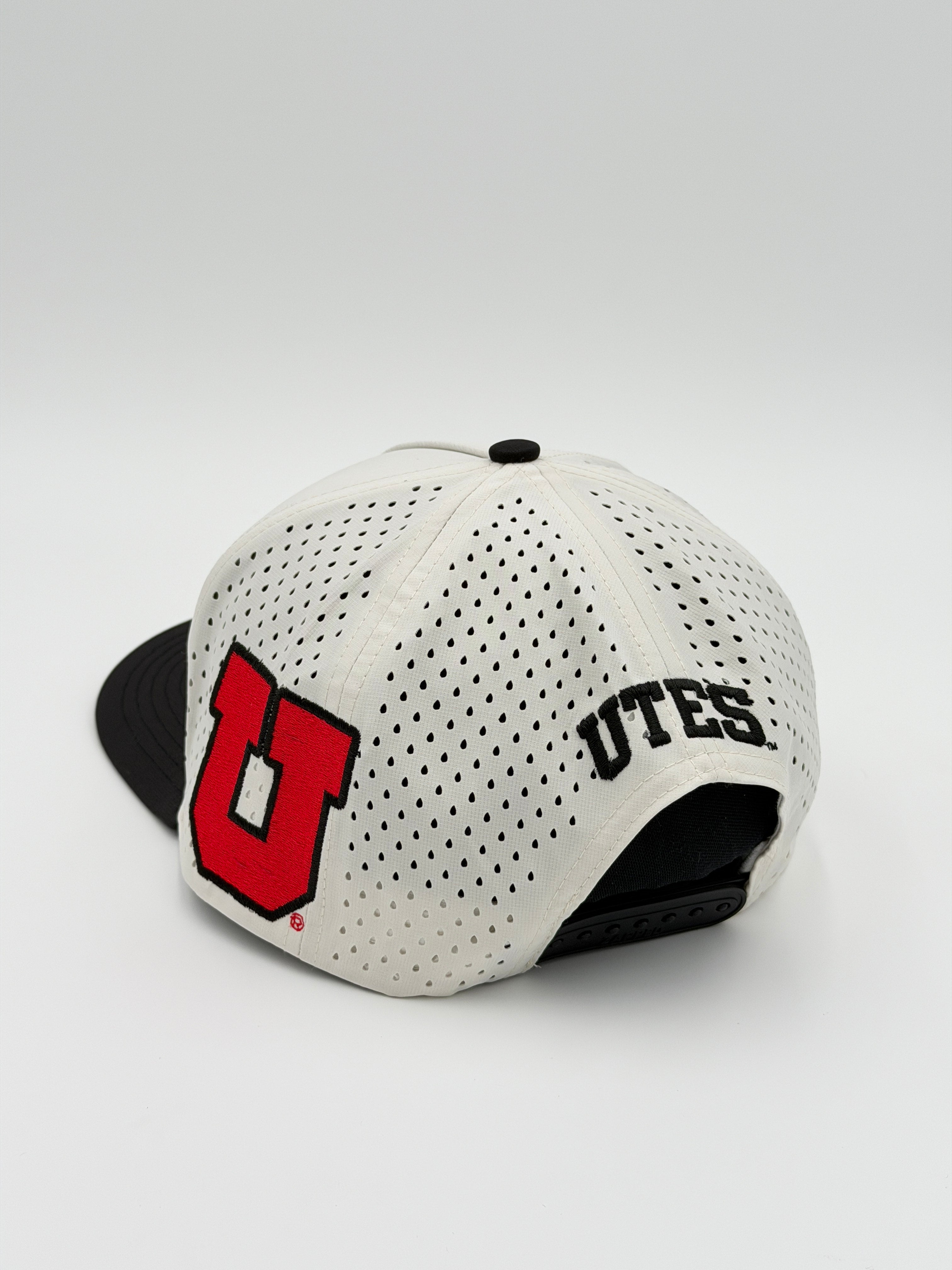 OFFICIAL U OF U WHITE W/BLACK BRIM BLACKHAWK HAT