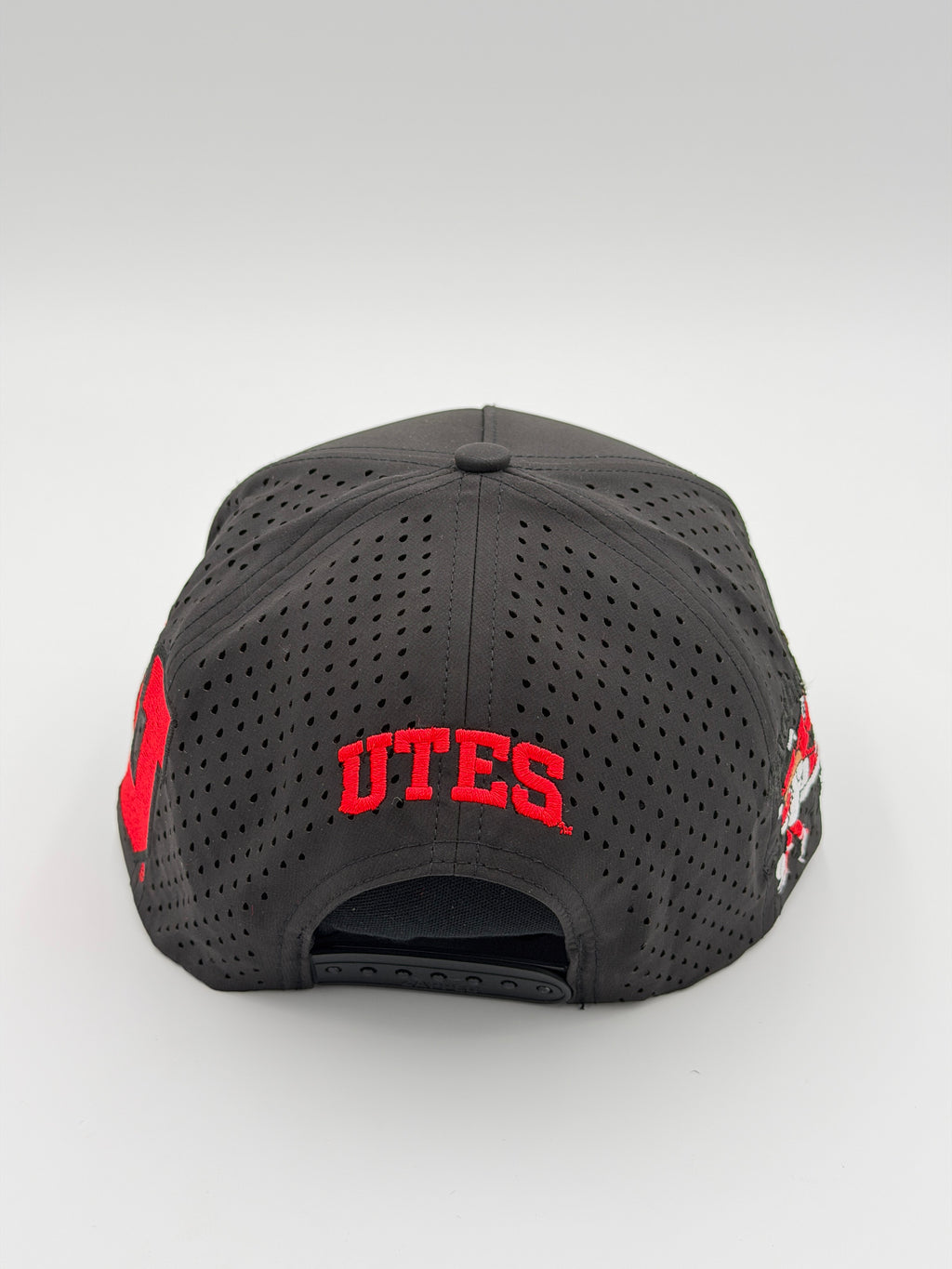 OFFICIAL U OF U BLACK BLACKHAWK HAT