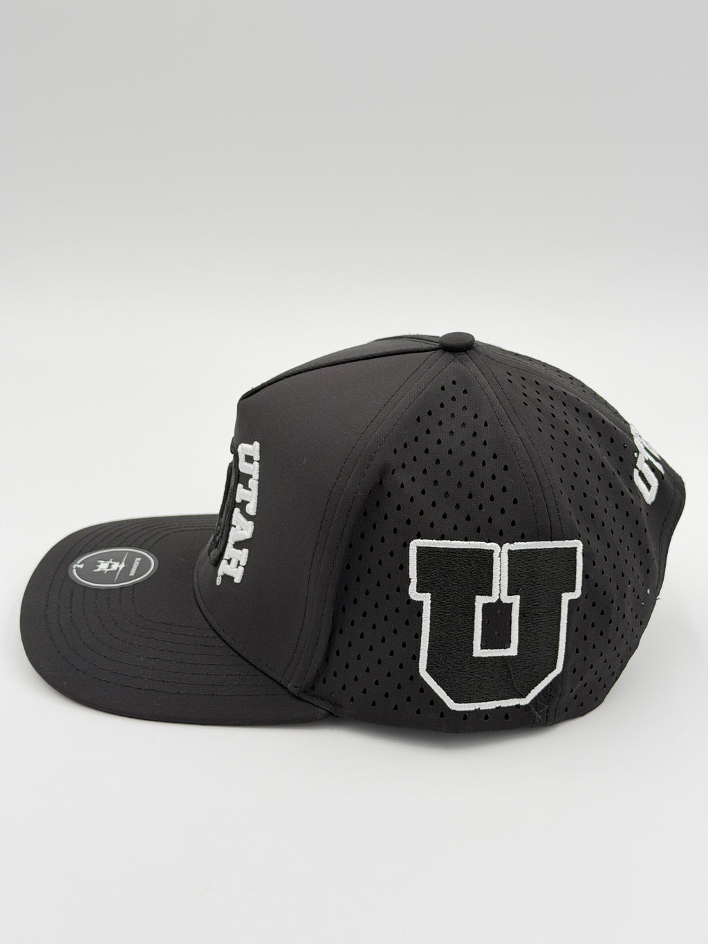 OFFICIAL U OF U BLACK BLACKHAWK HAT