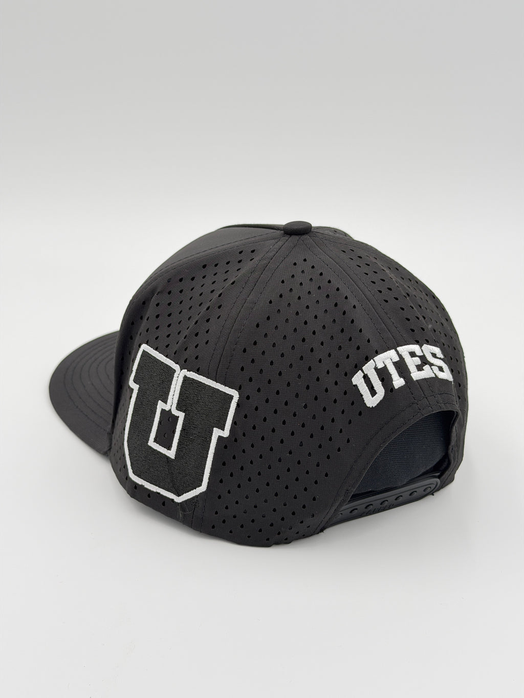 OFFICIAL U OF U BLACK BLACKHAWK HAT