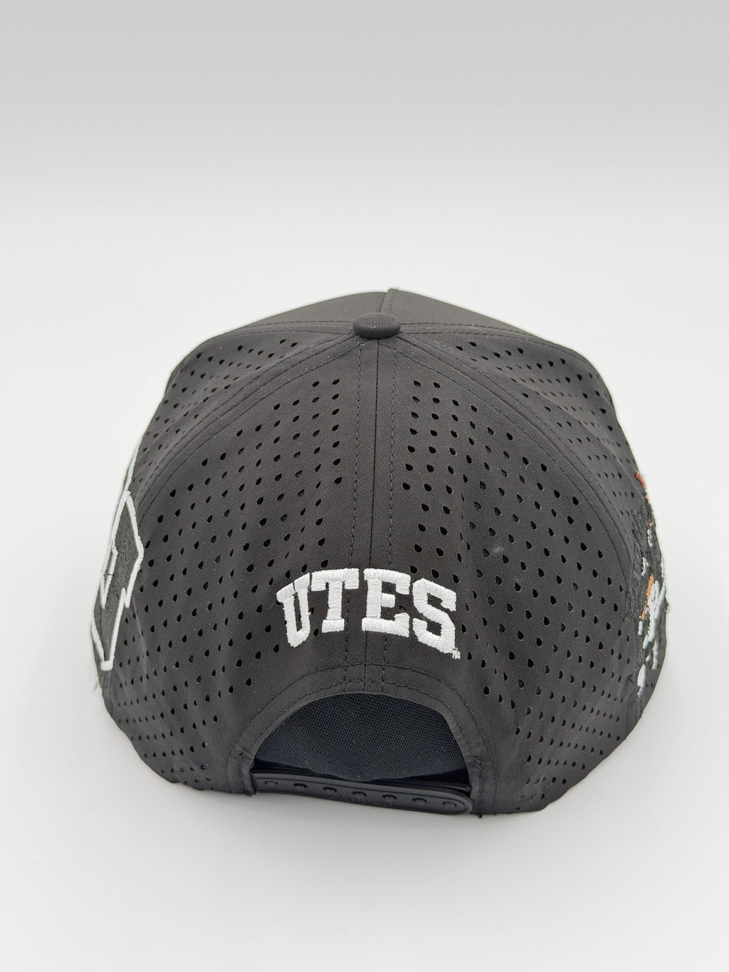 OFFICIAL U OF U BLACK BLACKHAWK HAT