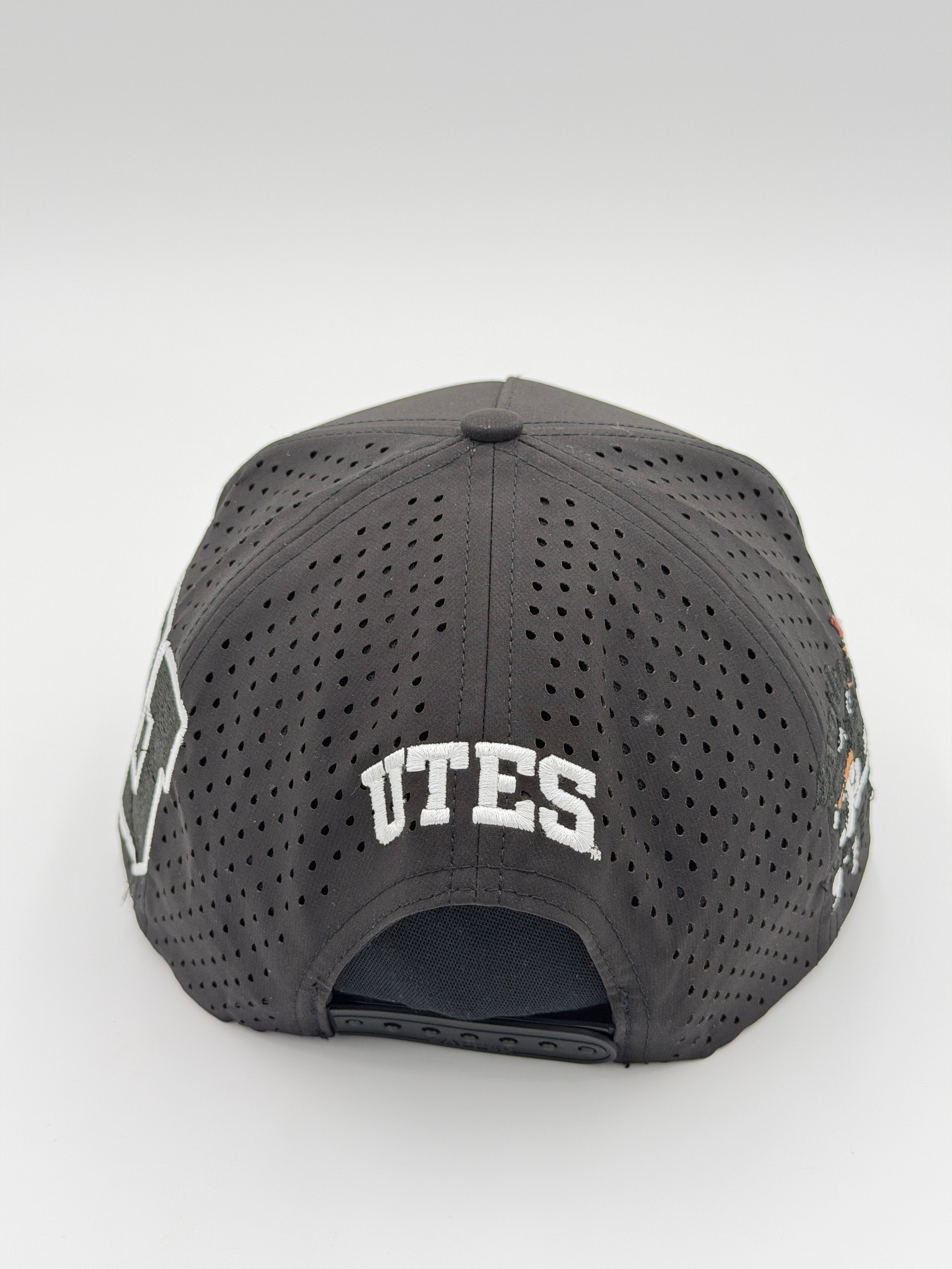 OFFICIAL U OF U BLACK BLACKHAWK HAT