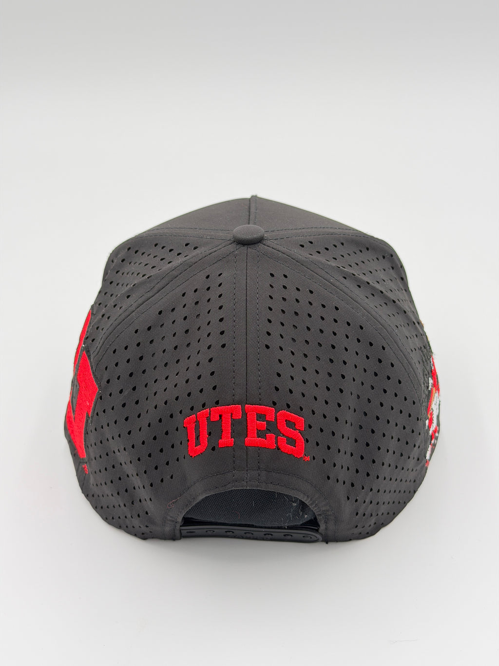 OFFICIAL U OF U BLACK BLACKHAWK HAT
