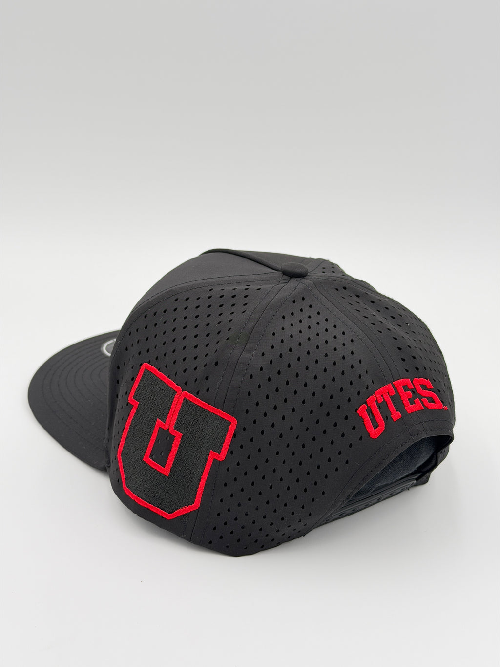 OFFICIAL U OF U BLACK BLACKHAWK HAT