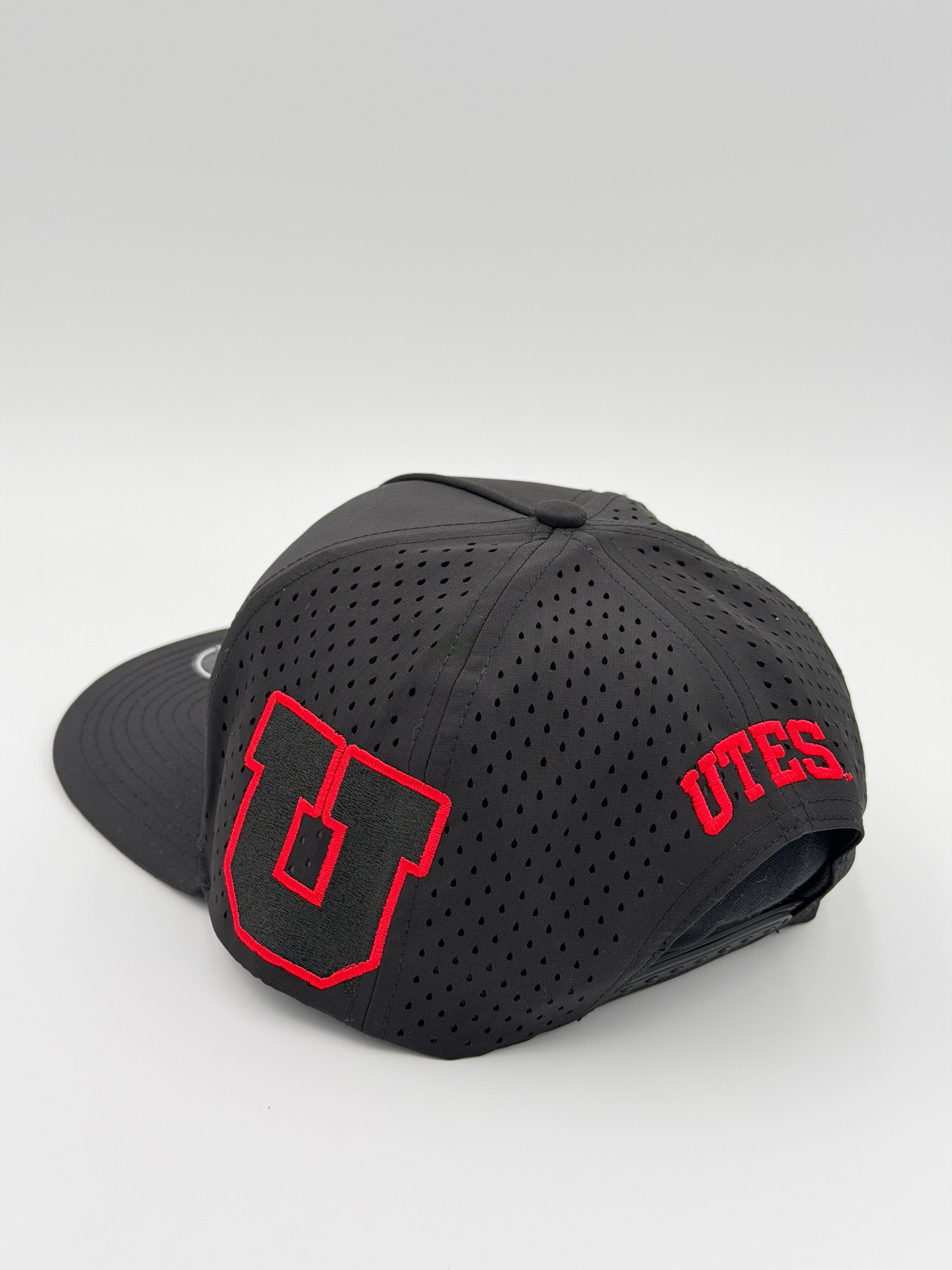 OFFICIAL U OF U BLACK BLACKHAWK HAT