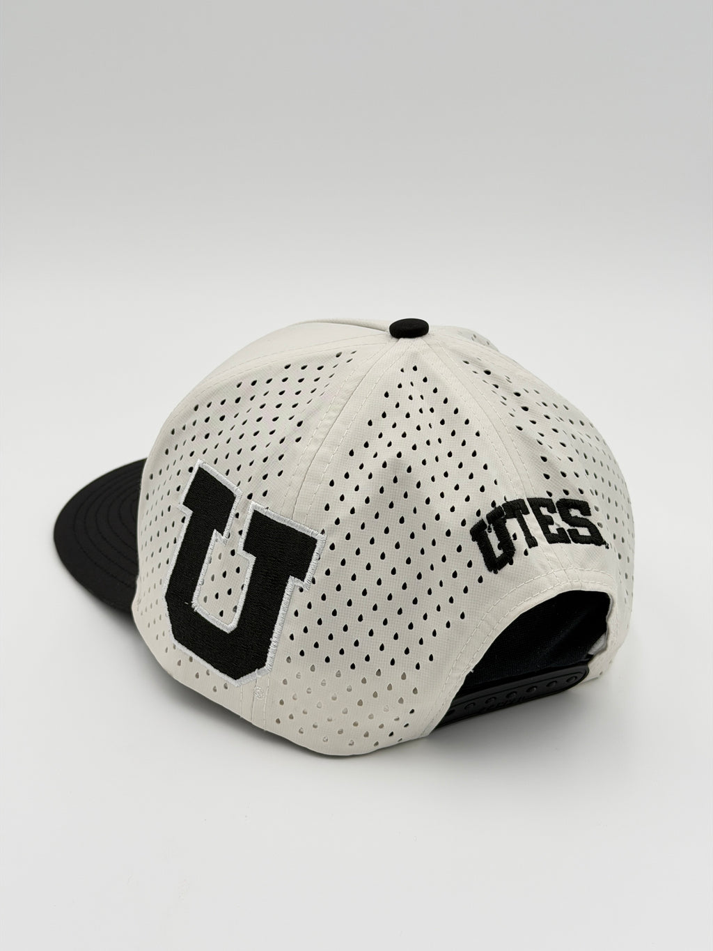 OFFICIAL LICENSED U OF U WHITE W/BLACK BRIM BLACKHAWK HAT