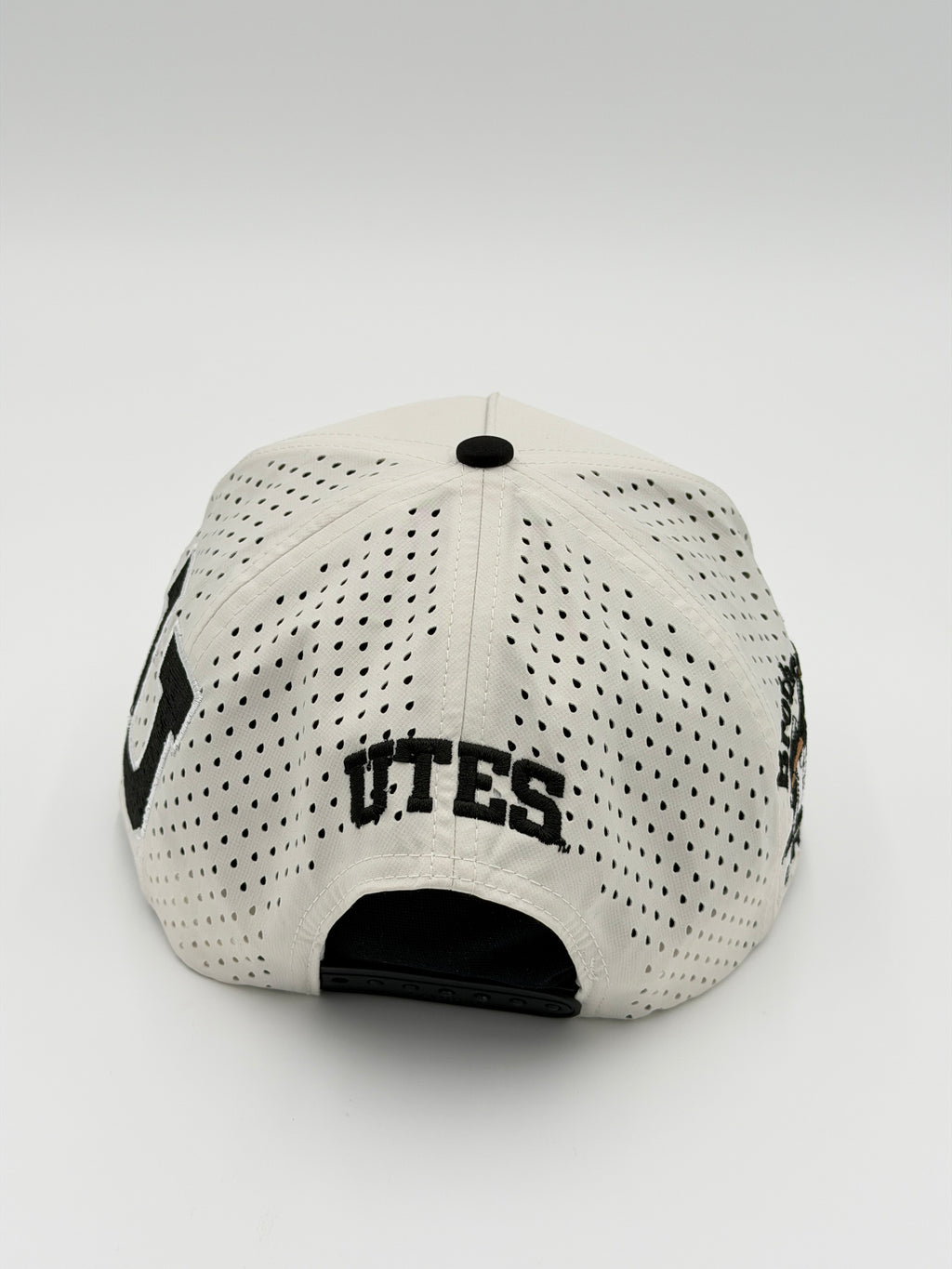 OFFICIAL LICENSED U OF U WHITE W/BLACK BRIM BLACKHAWK HAT